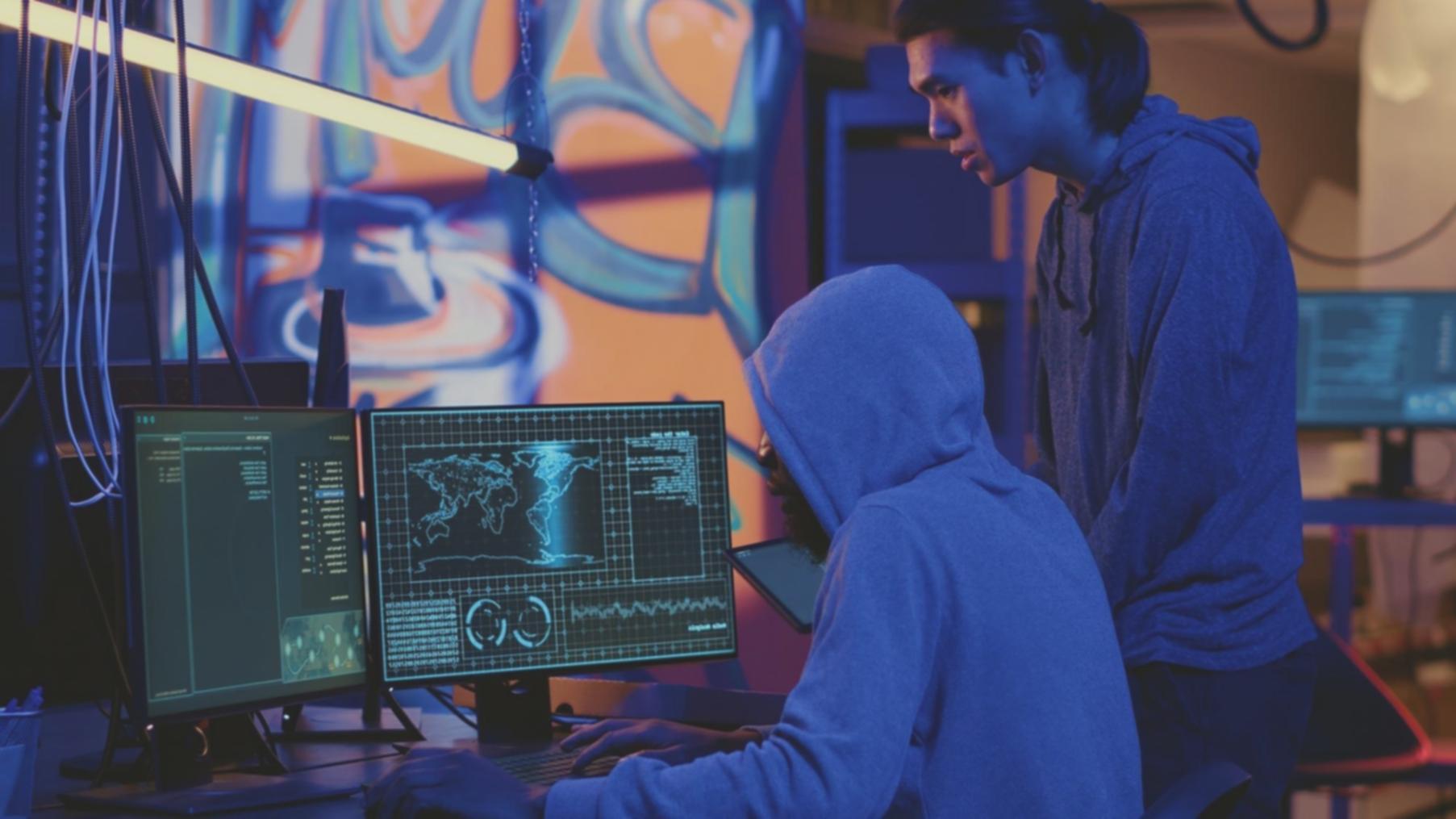 Teilnehmer analysieren Benutzerverhalten in einer Workshop-Session